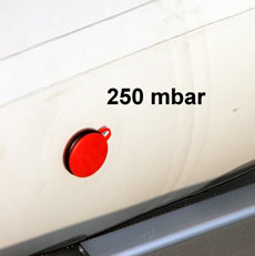 Специальный стравливающий клапан установленный в носовой части 