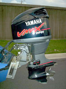 вес мотора очень важен в принятии решения, в особенности, когда речь идет о легких корпусах наподобие нашей лодки «Буллет».