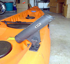 Привинчивающиеся держатели удилищ наиболее часто устанавливаются на носу или корме лодки