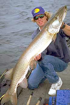 Именно поляризация света, осуществляемая соответствующими светофильтрами, и&nbsp;позволяет при определенном положении головы &laquo;заглянуть&raquo; Вам под воду.