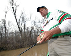 И Свит и Стигэл сходятся на том, что поклевки на воблер становятся более агрессивными, когда температура воды достигает величин порядка 45 градусов (по Фаренгейту), 