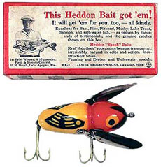 Crazy Crawler — практически первая искусственная приманка с боковыми лопастями-плавниками.