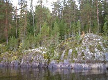 Скалистый берег с большой глубиной