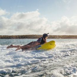 Буксируемый аттракцион Carve Tube - на воде