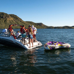 Буксируемый баллон Turbo 12 - на воде