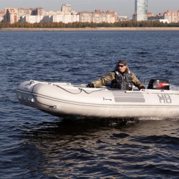 Лодка ПВХ Heavy Duty 430 AL Badger - на воде