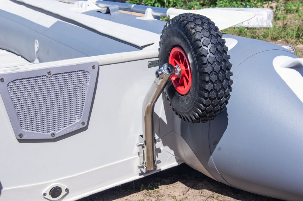 Транцевые колеса на лодку (110 - 140 kg) - на лодке