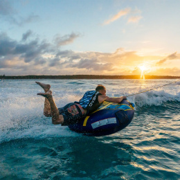 Ватрушка для катание на воде Strike 23 Kit - в движении
