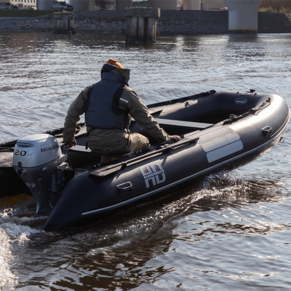 Лодка ПВХ Heavy Duty 370 AL Badger - на воде