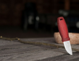 Нож Morakniv Eldris Red - в работе