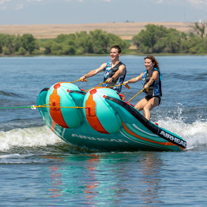 Буксируемый баллон Grandstand 2 - на воде вид спереди