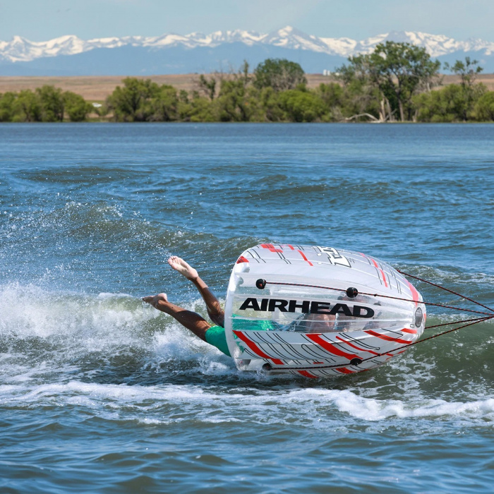 Буксируемый баллон Gyro - на воде
