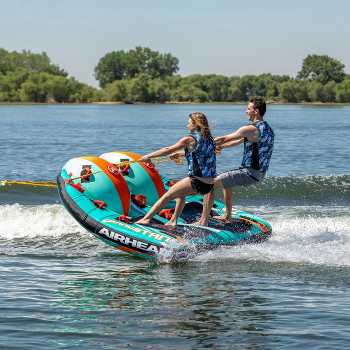Буксируемый баллон Grandstand 2 - на воде