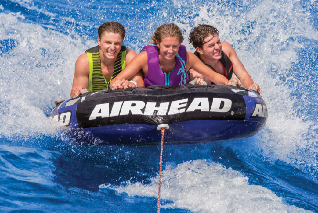 Ватрушка для катание на воде Super Slice - в действии