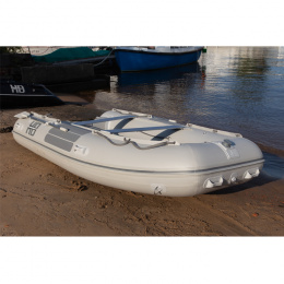Лодка ПВХ Heavy Duty 430 AL Badger - на берегу