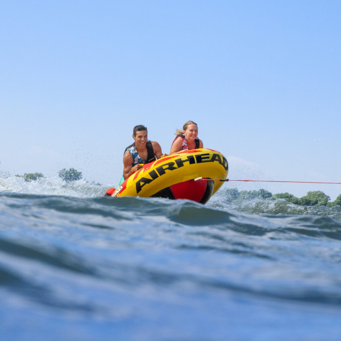 Надувной аттракцион Oddball 2 - на воде