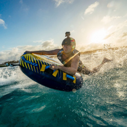 Ватрушка для катание на воде Strike 23 Kit - на воде