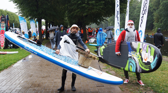 доски SUP на воде