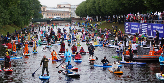доски SUP на воде
