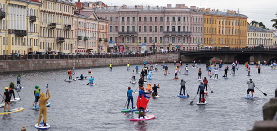 доски SUP на воде